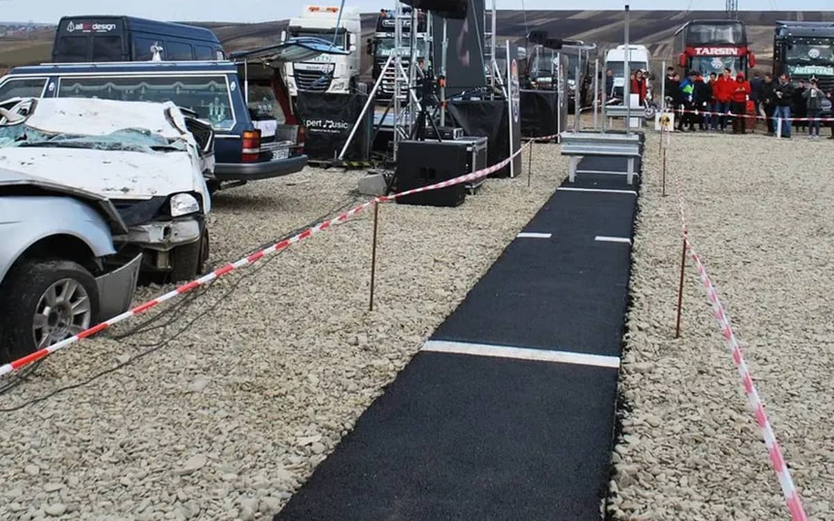 shortest-highway-in-world-one-meter-romania