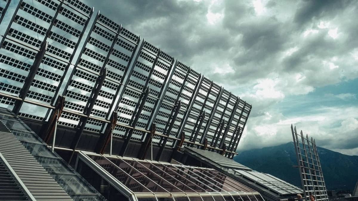 Scientists figured out how to use solar energy even in darkness and it’s surprisingly clever