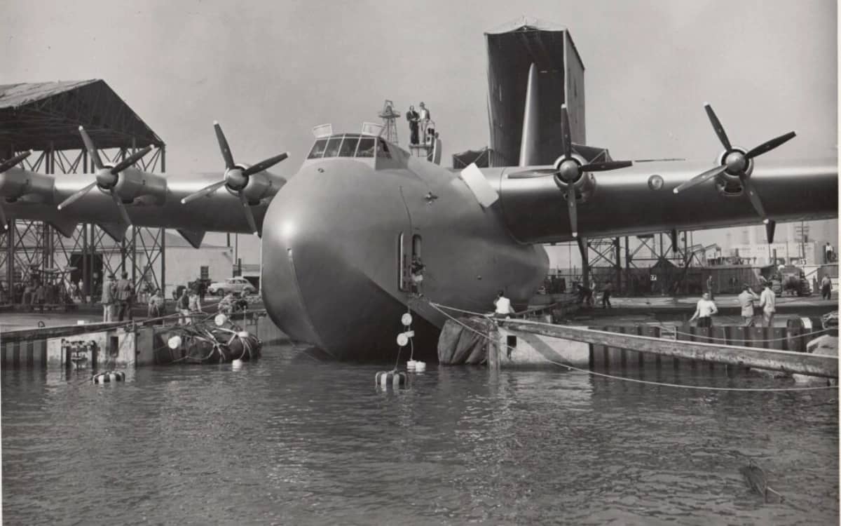 the-hercules-one-of-the-largest-planes-ever-made-spruce-goose-california