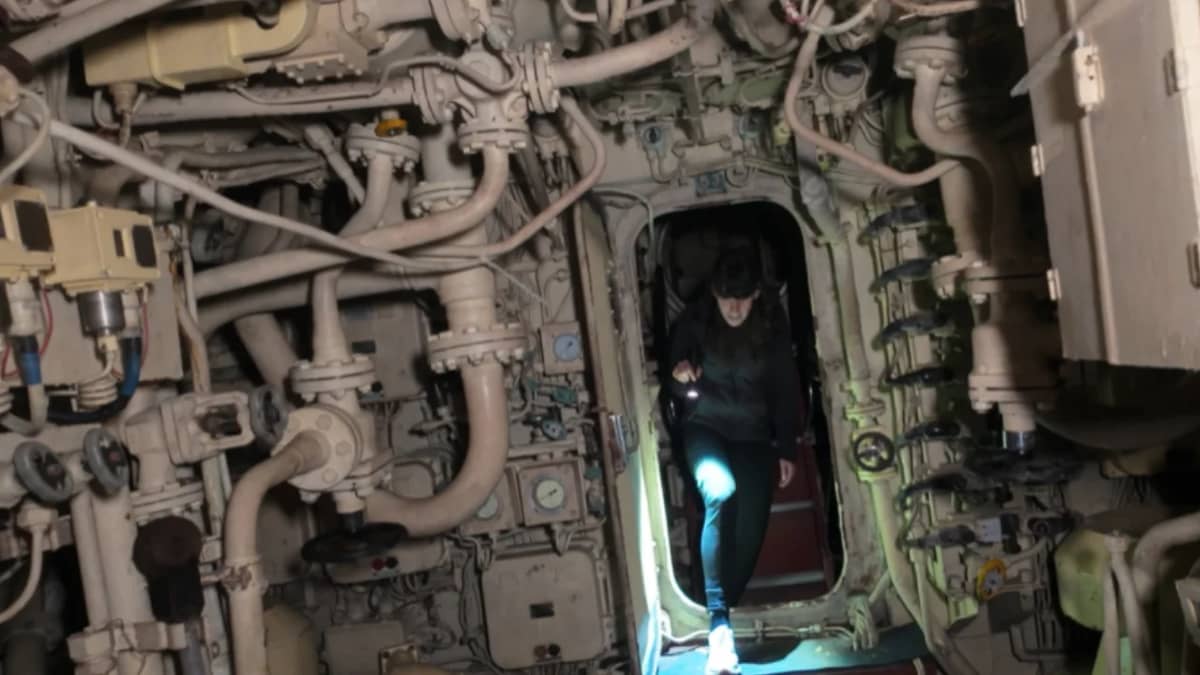 abandoned-soviet-chinese-submarine-explorers