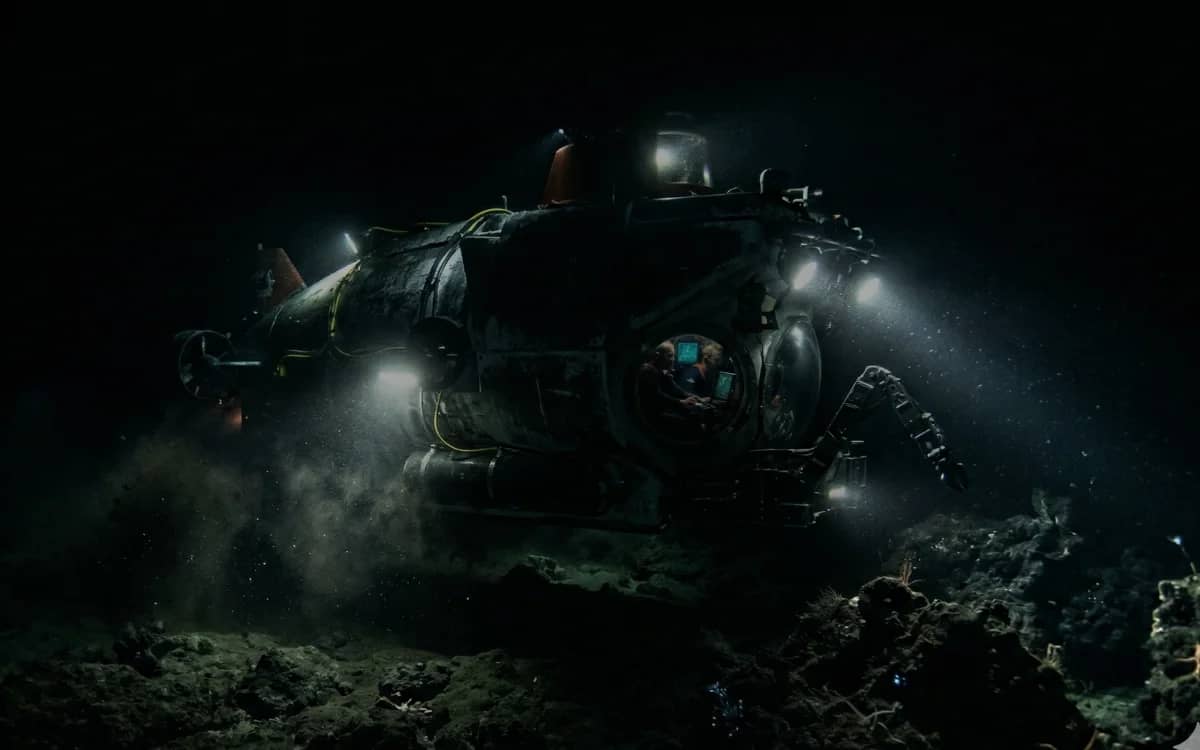 deep-sea-submersible-china-1000-meters-underwater