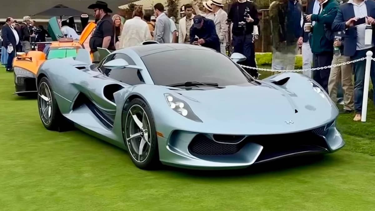 Supercar Blondie tours the new Hennessey Blackbird that takes inspiration from the legendary SR-71 spy plane and the hidden features are mind-blowing