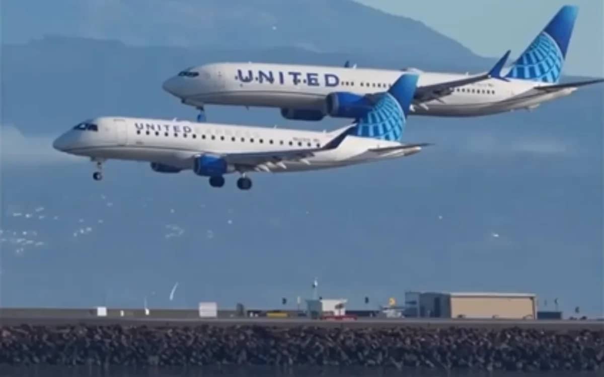 synchronized-landing-two-united-planes-arriving-in-perfect-formation