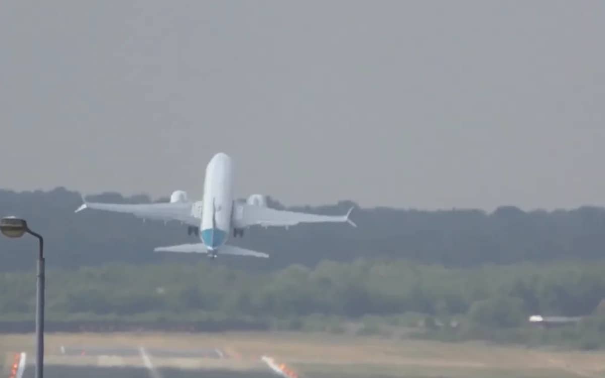 boeing-pilots-go-head-to-head-vertical-climb