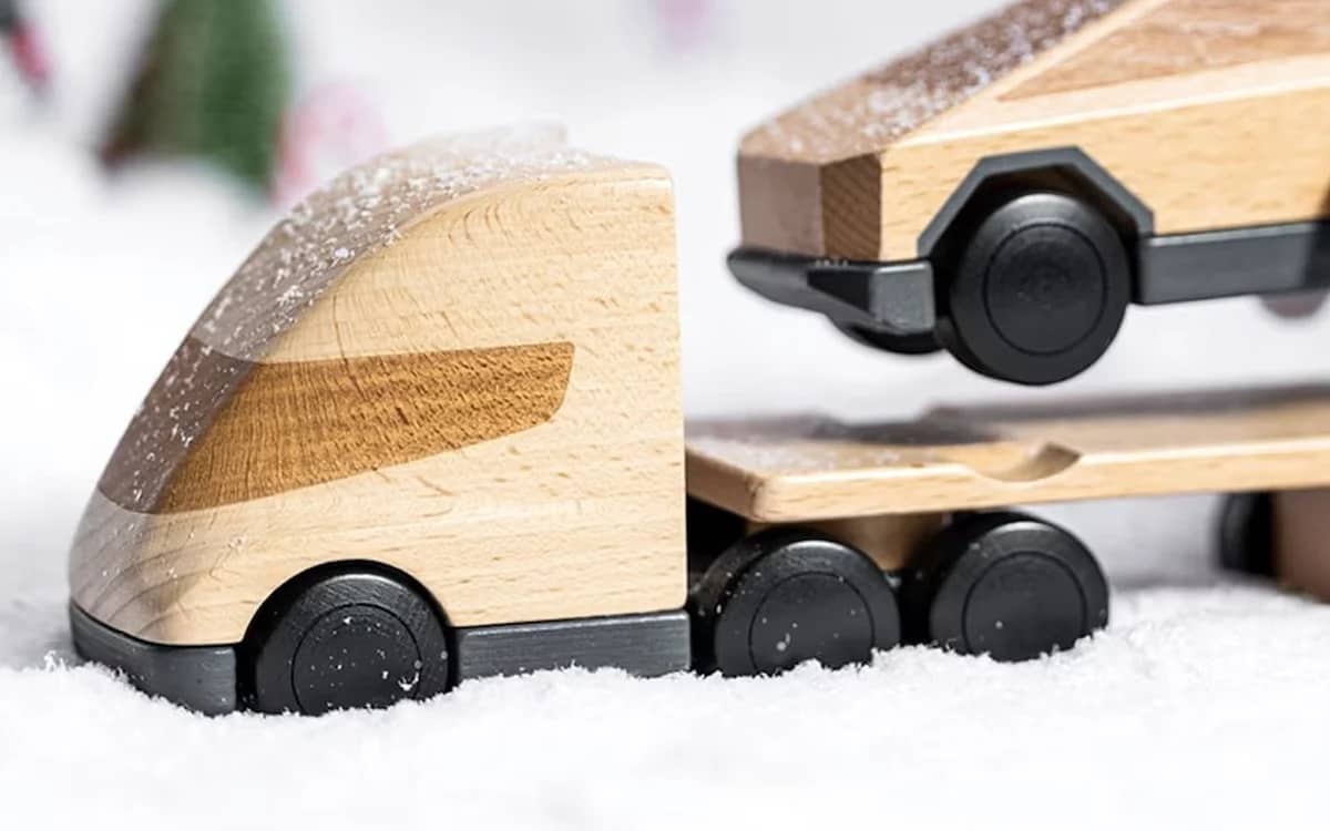 tesla-releases-a-wooden-cybertruck-and-semi-truck-set