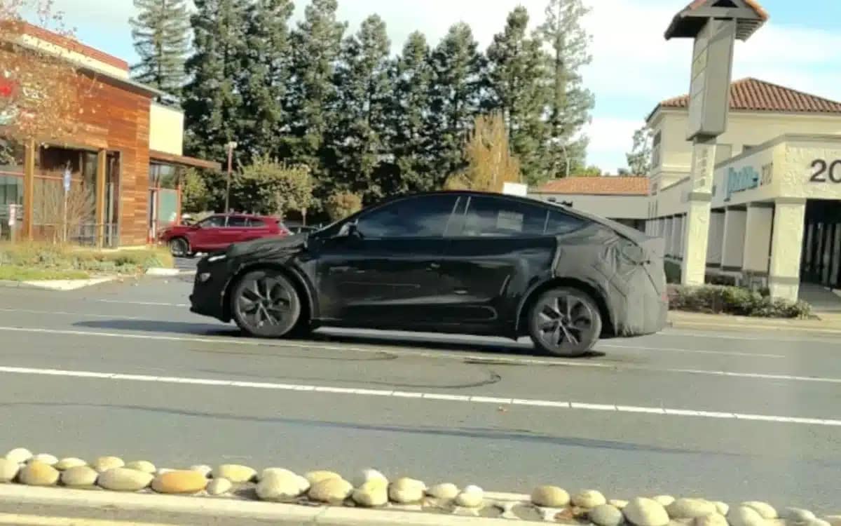 tesla-model-y-juniper-prototype-spotted-in-california