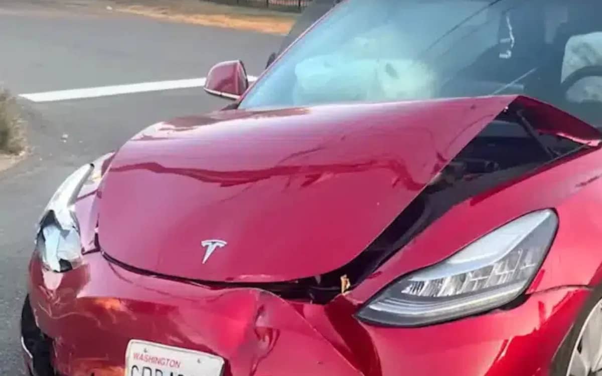 totaled-tesla-model-3-built-in-computer-surprise
