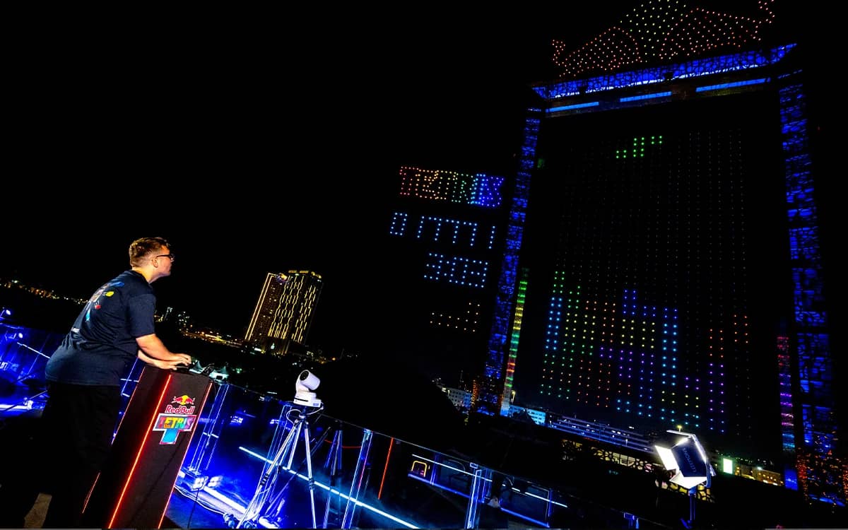 red-bull-creates-largest-game-of-tetris-evere-dubai-skyline