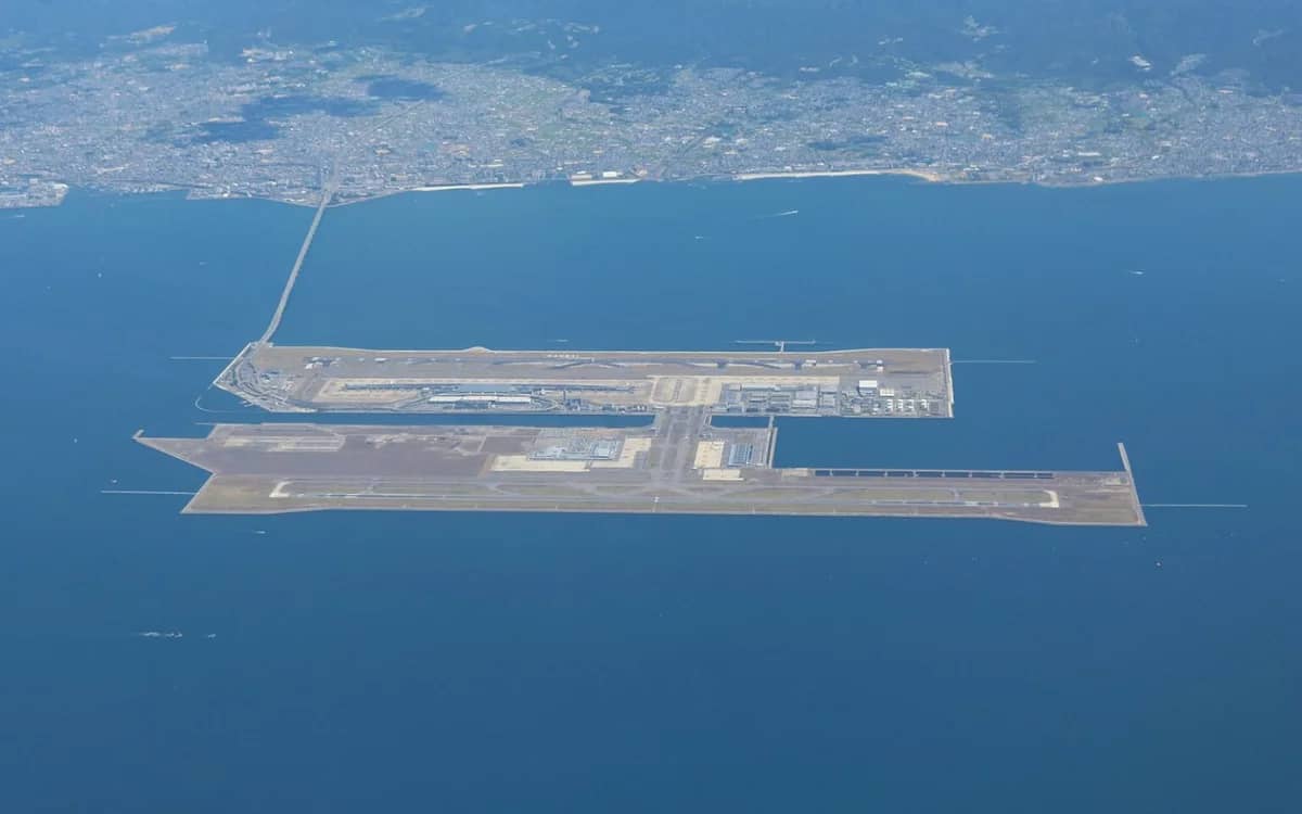 japanese-airport-sinking-into-sea-never-lost-luggage