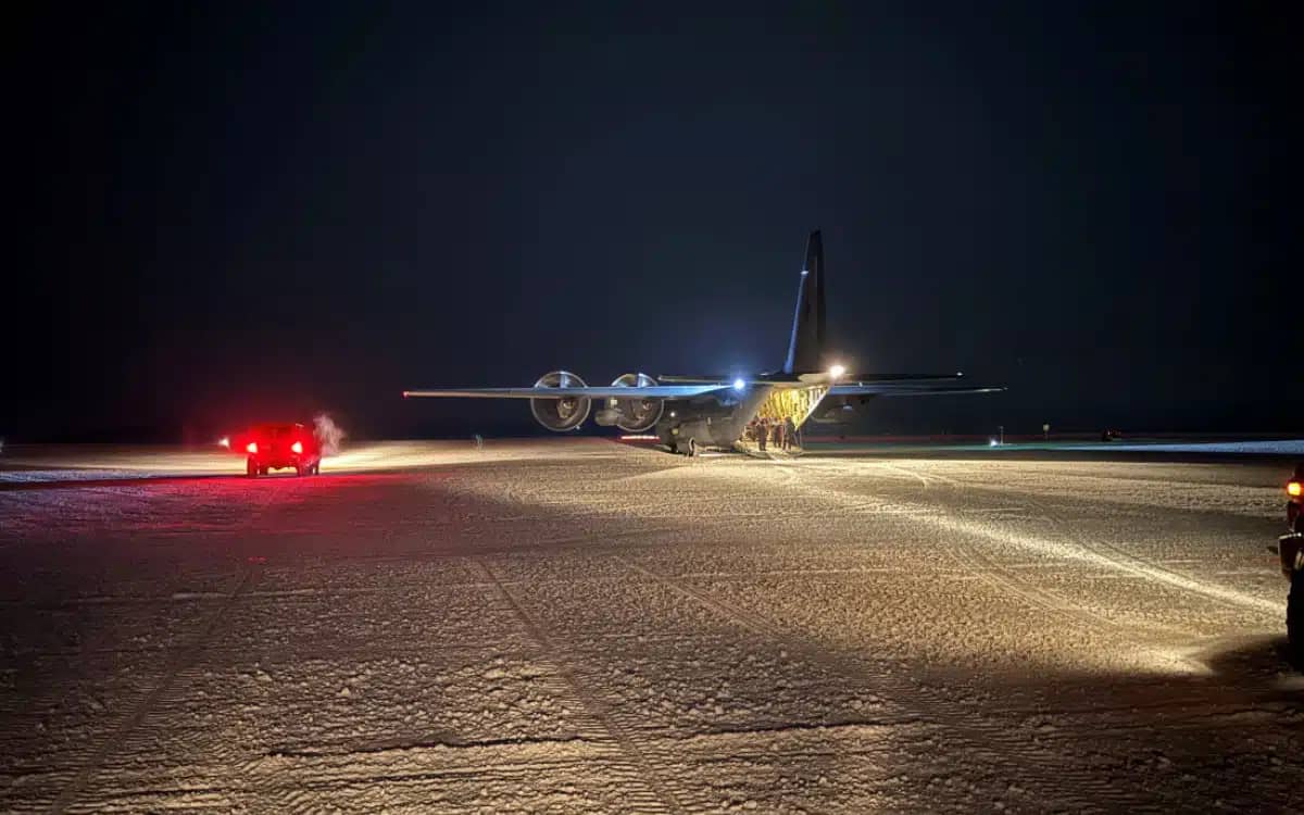 new-zealand-air-force-rescues-three-americans-antarctica-mcmurdo-station