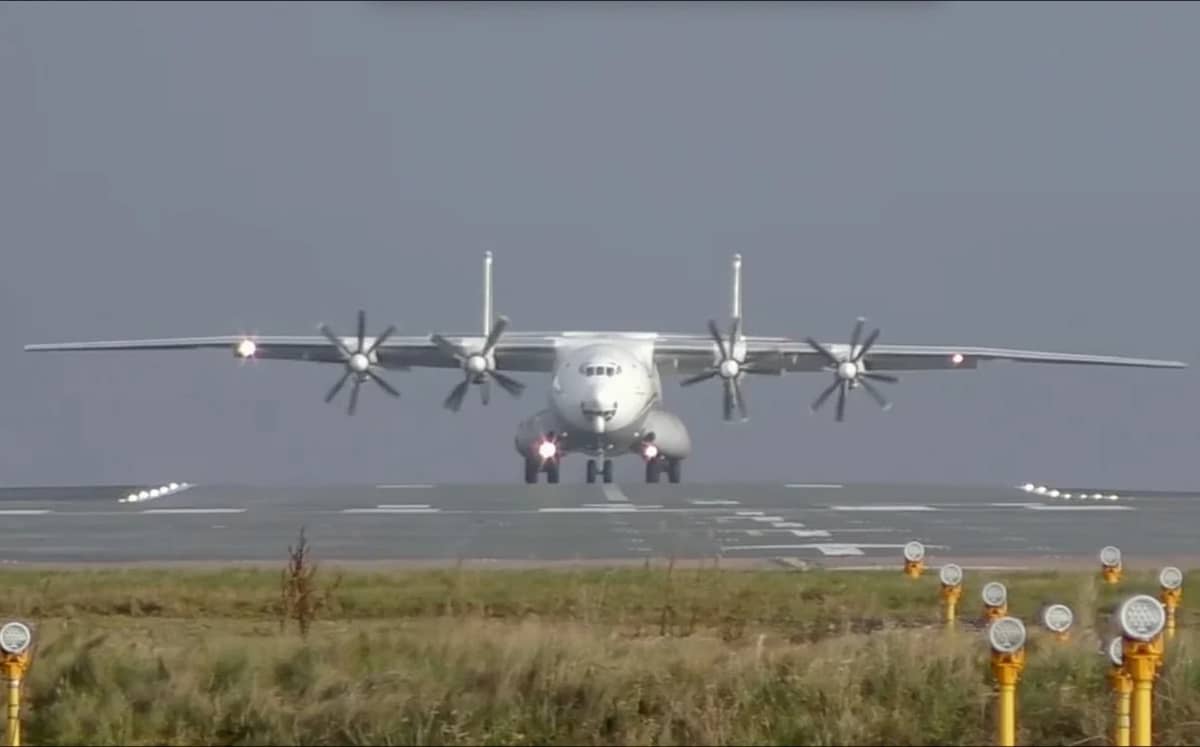 worlds-largest-airplanes-antonov-an-22-take-off