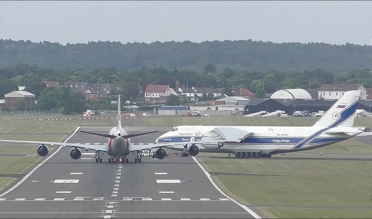 boeing-747-8-antonov-an-124-side-by-side-comparison