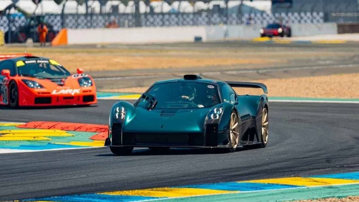 Gordon Murray's Le Mans GTR makes its dynamic debut with its 12,100 rpm screaming round circuit
