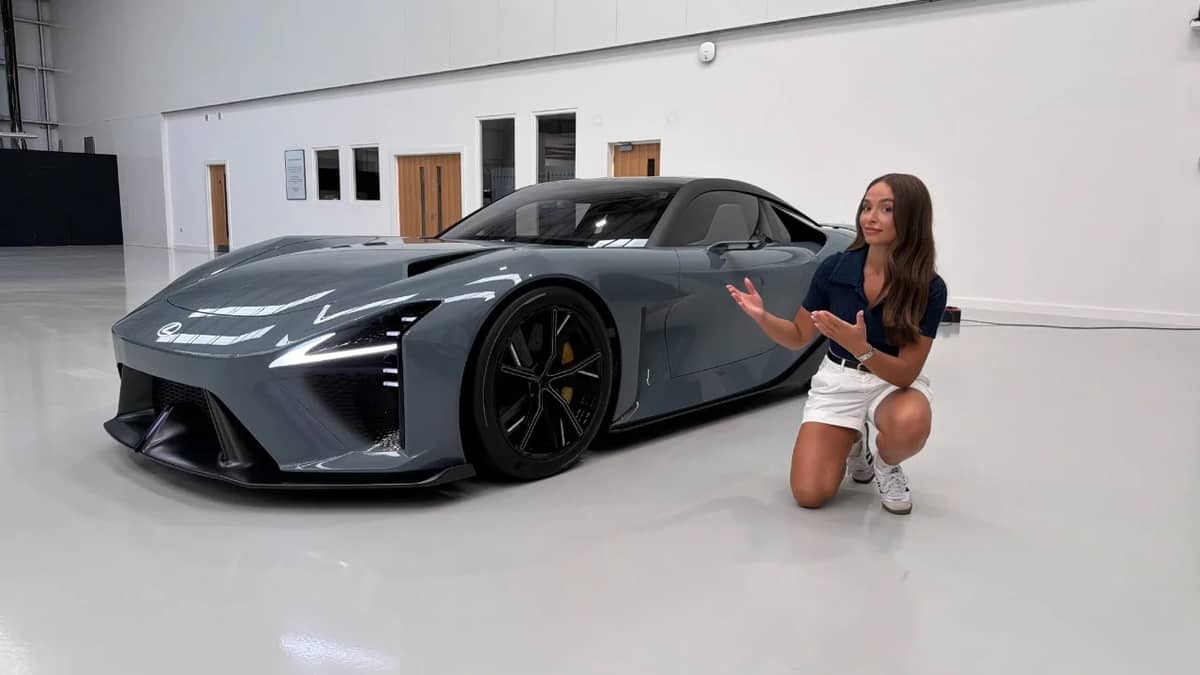 We got to see the exquisite new Lexus LFA and this is what makes it different from the older version