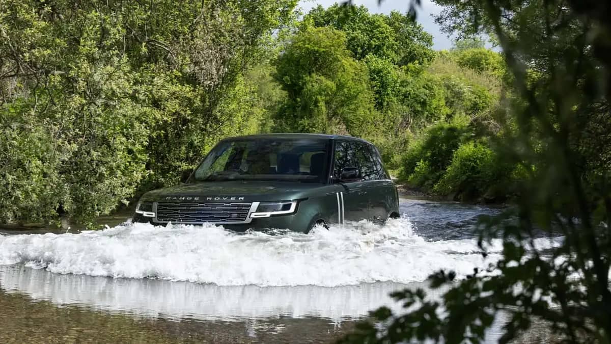 Fully electric Range Rover has finally been revealed and this is how it compares to the gas-powered version