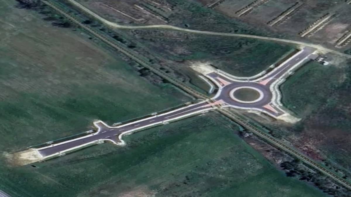 random-roundabout-in-hungary