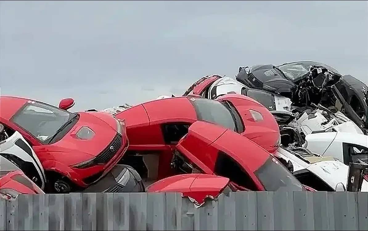 three-wheeled-electric-cars-abandoned-in-phoenix-arizona