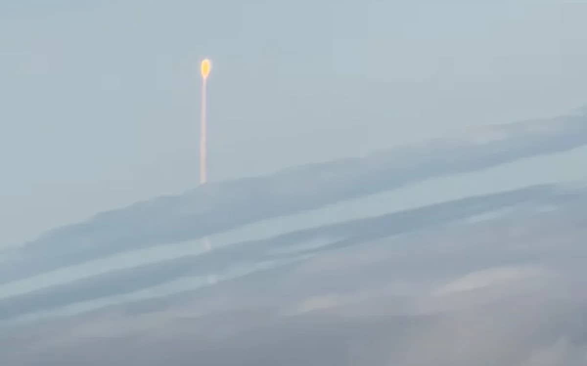 passengers-on-flight-from-florida-watched-artemis-ii