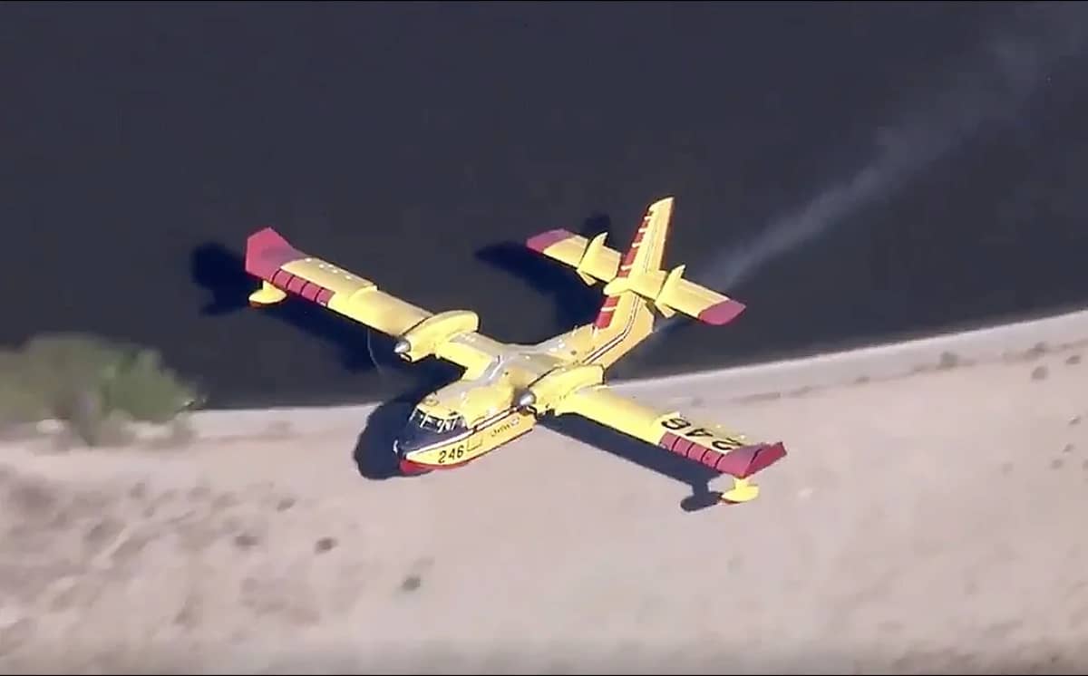 canadair-cl-415-super-scooper-flies-near-beach-new-mexico
