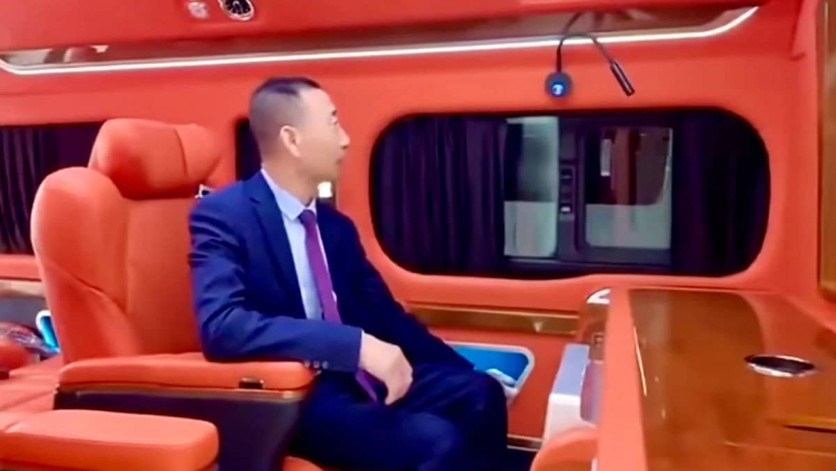 chinese-aftermarket-tuner-adds-toilet-to-toyota-hiace