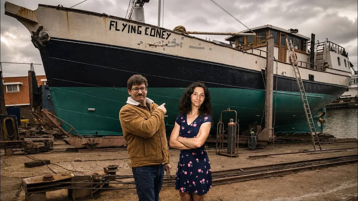 couple-abandoned-ship-restoration-flying-coney