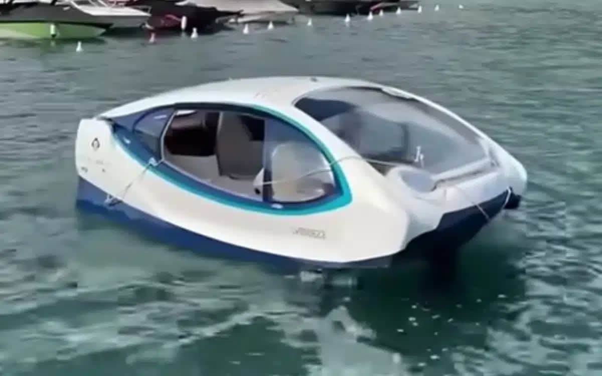 electric-boat-bubbles-tested-by-supercar-blondie