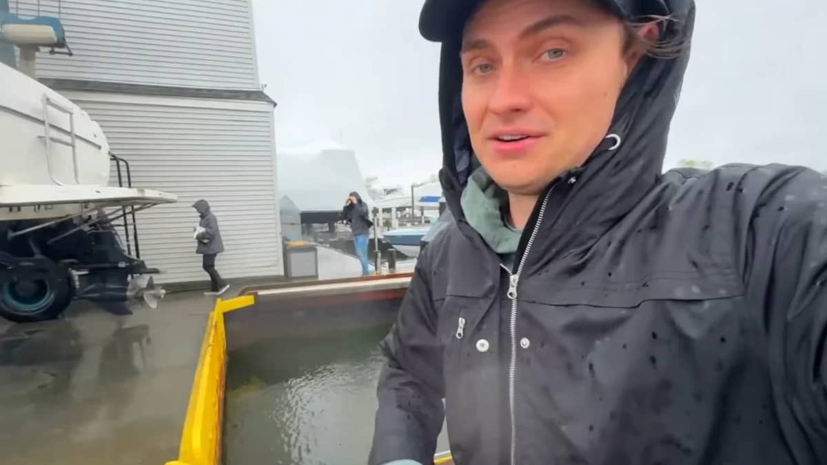 youtuber-flies-to-new-york-to-buy-cheap-yacht