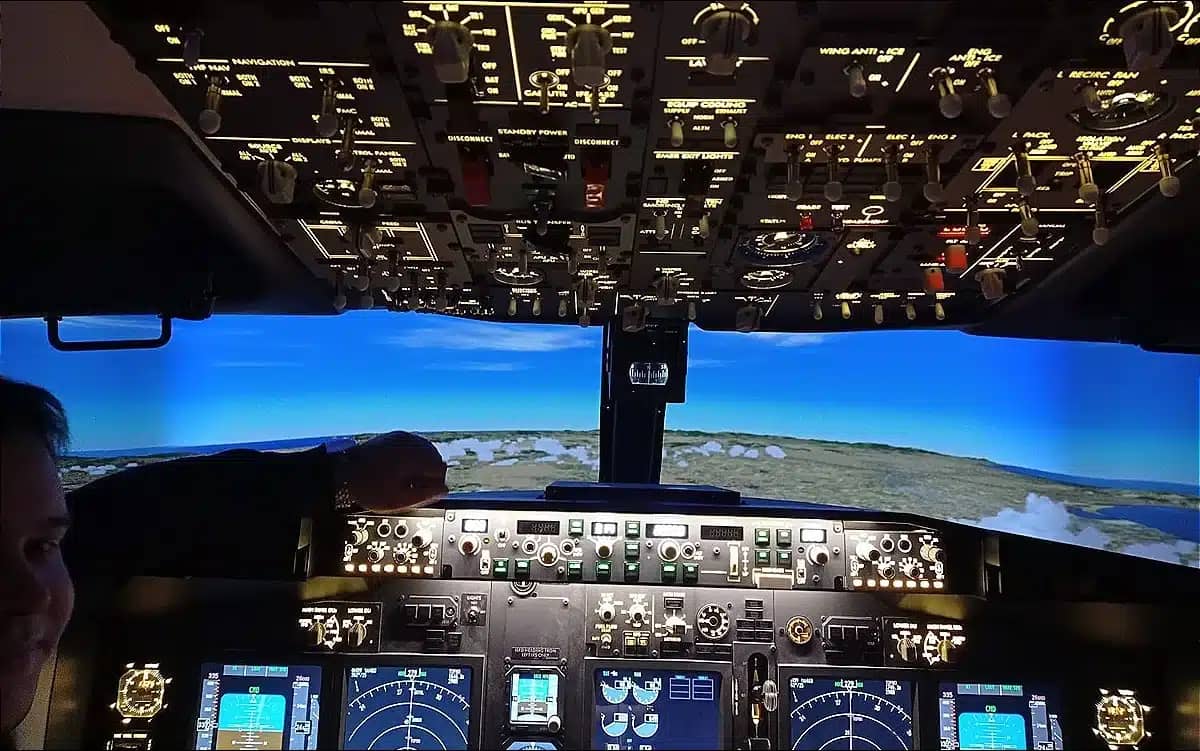 guy-builds-boeing-737-diy-flight-simulator