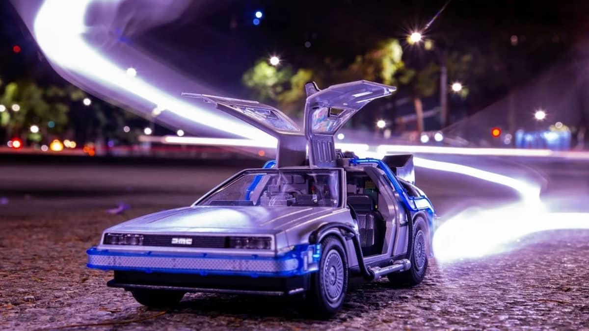 Physicists declare it's possible to send messages back in time just like in Interstellar