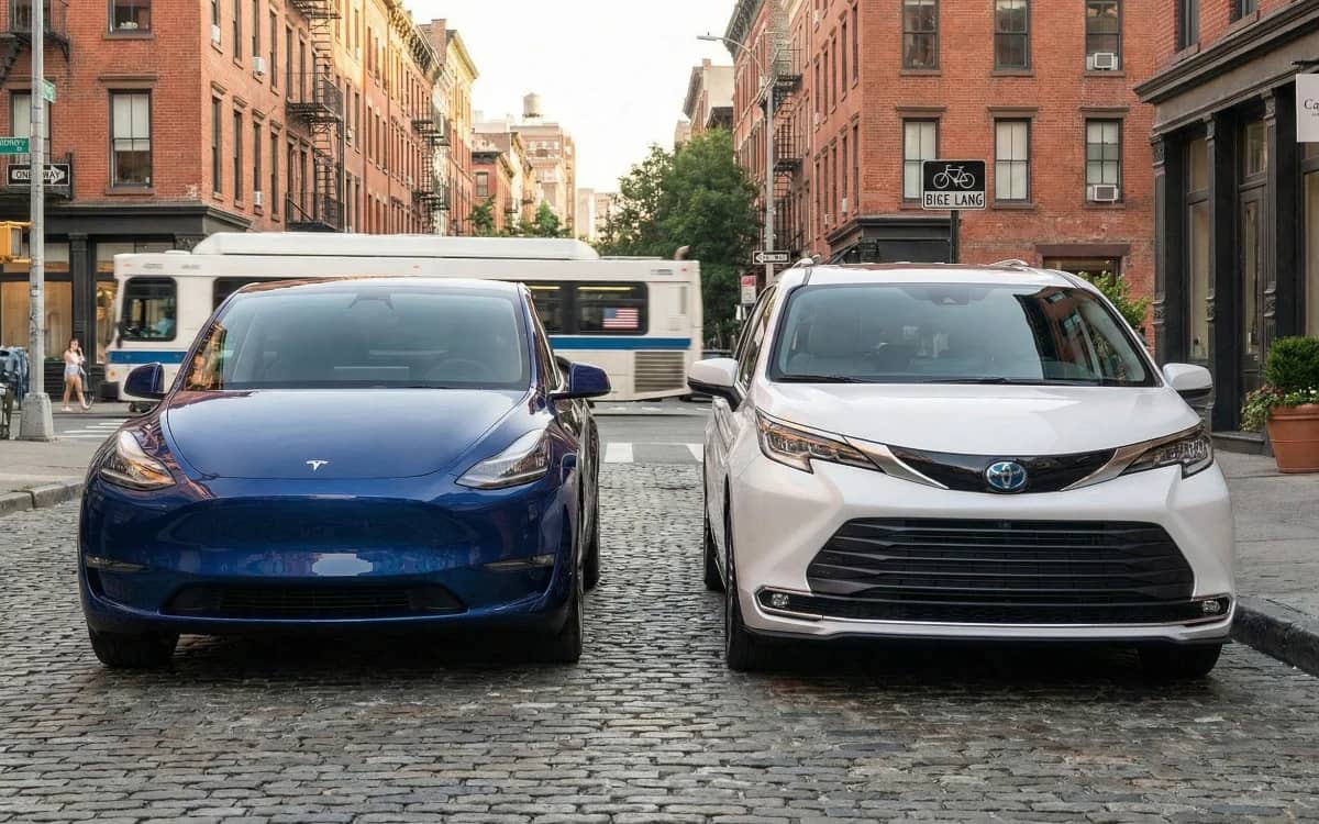 tesla-cost-vs-toyota-sienna-gas-price