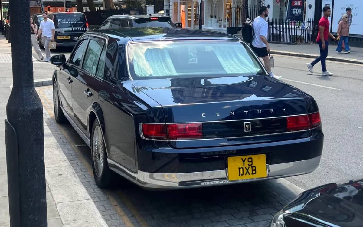 man-in-london-finds-luxury-toyota-spot-of-the-century