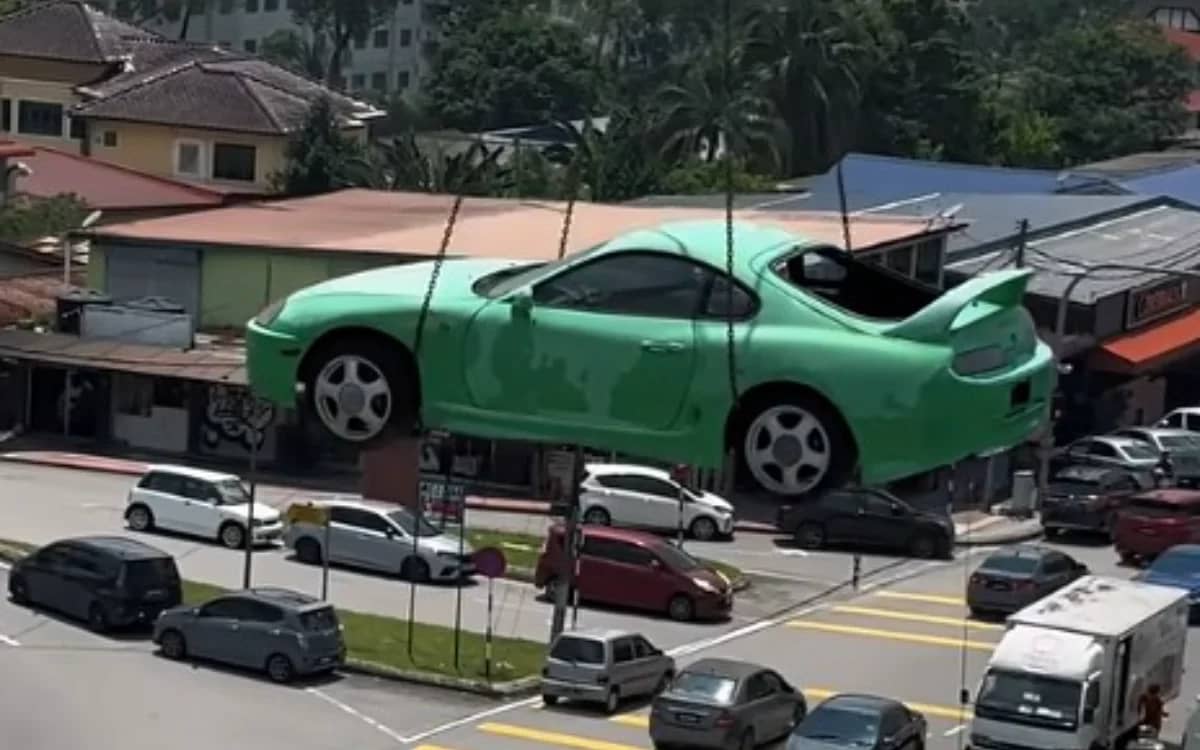 toyota-supra-pulled-down-from-dealership-roof-after-20-years
