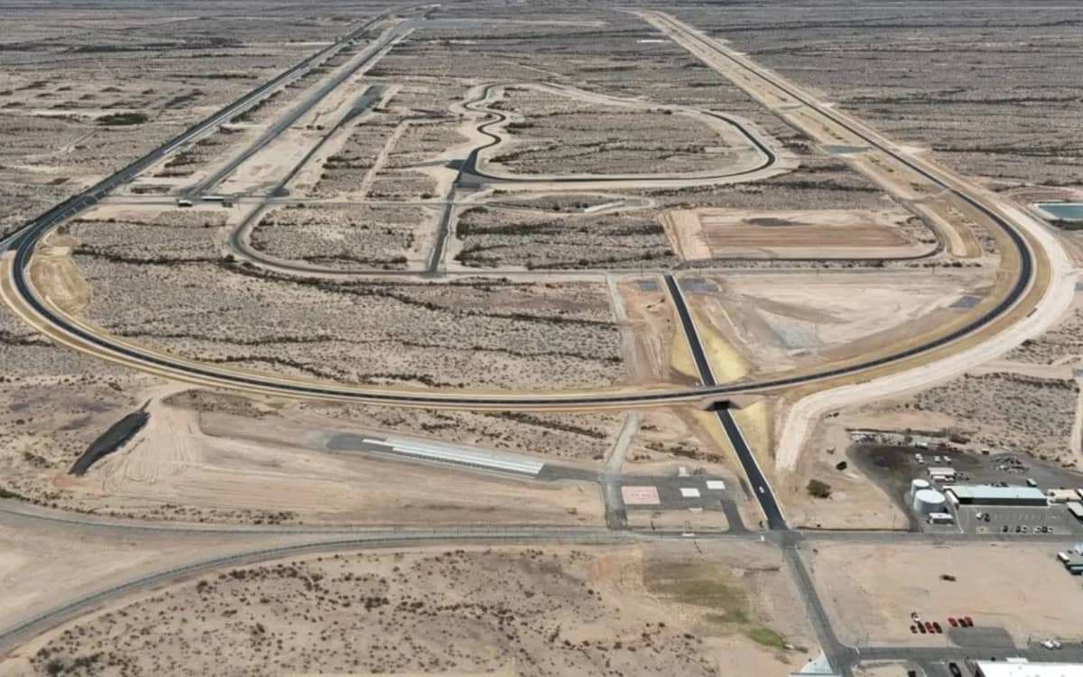 toyota-proving-grounds-fcev-hydrogen-cars-in-arizona