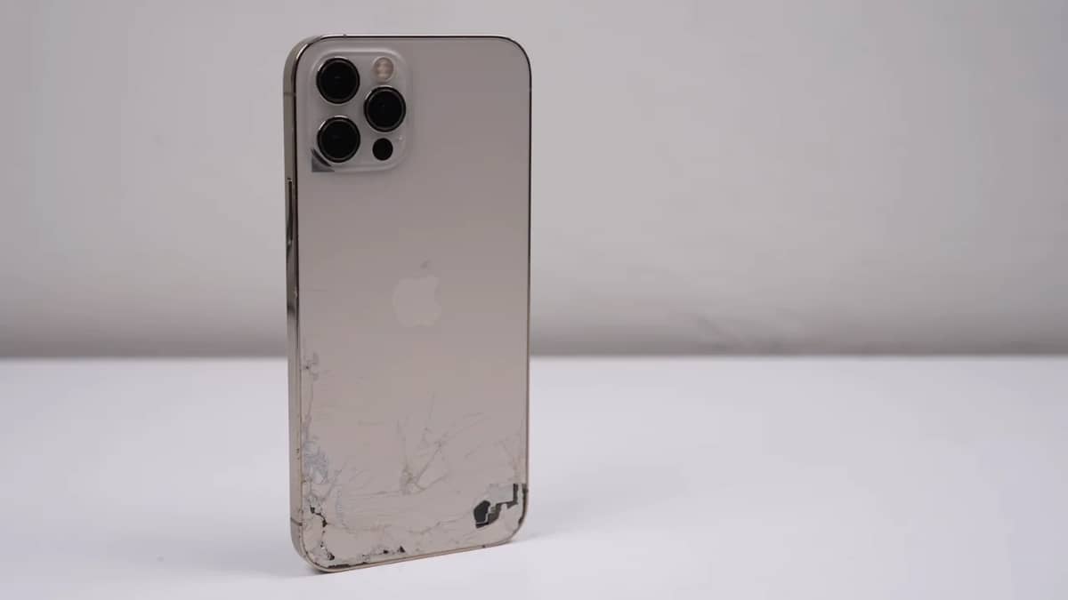 Man shows why iPhone repairs cost so much and it's all down to one part of the process