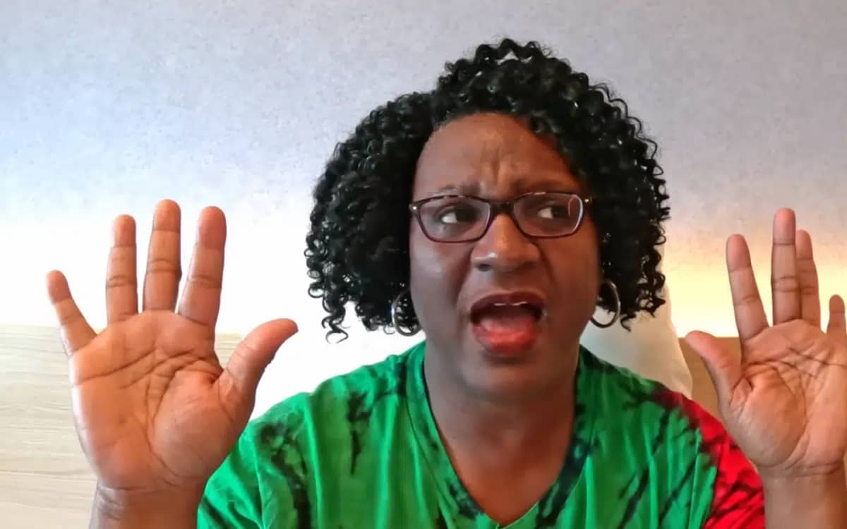woman-who-lives-full-time-on-a-cruise-ship-exposes-the-dark-side