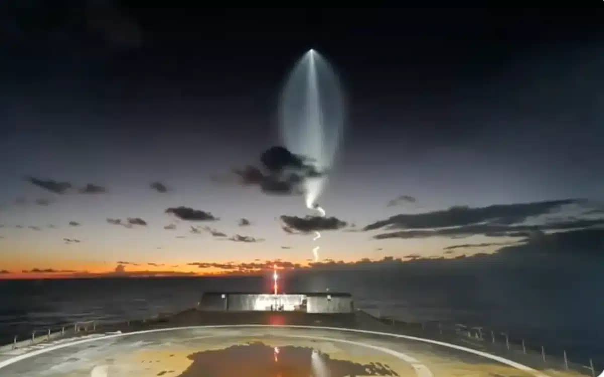 SpaceX droneship captures exquisite view of Falcon 9 launch and landing