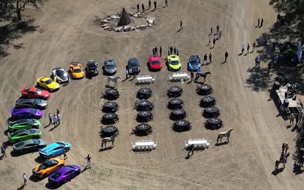 texas-independence-day-had-a-supercar-twist-with-bugatti-chirons-helicopters-and-cowboys-riding-shotgun
