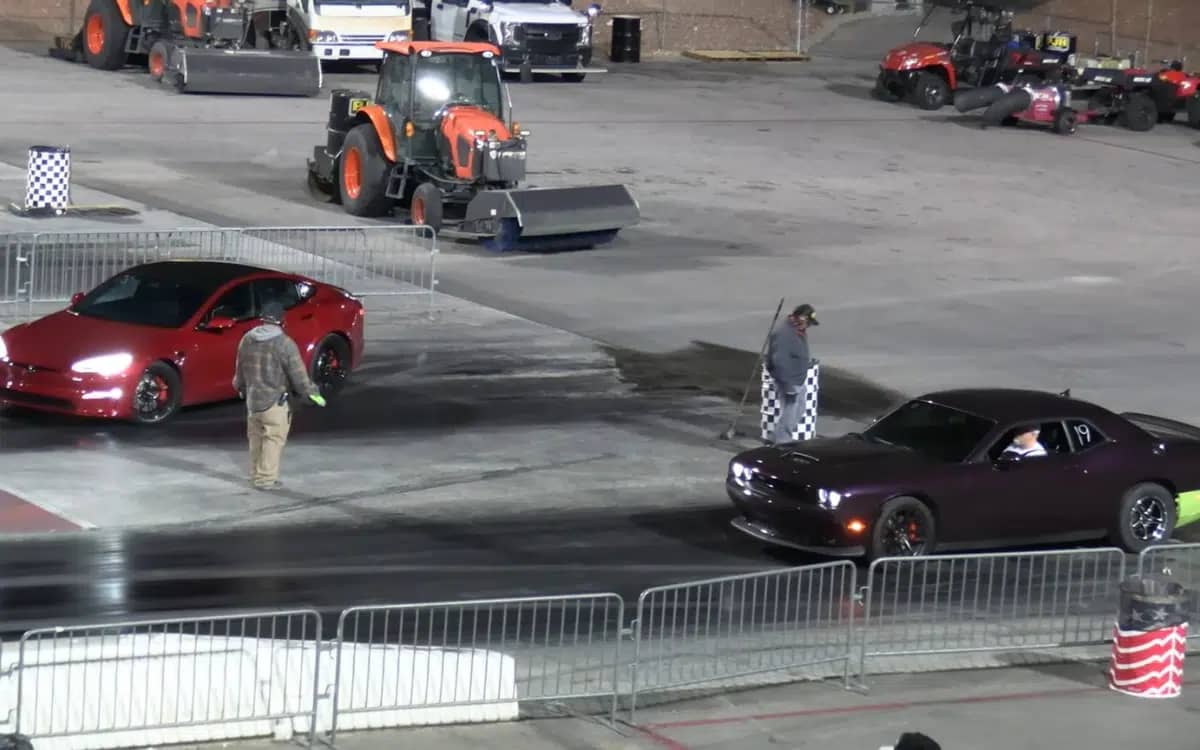 tesla-model-s-plaid-vs-dodge-challenger-in-las-vegas-humiliating-defeat-not-once-but-twice