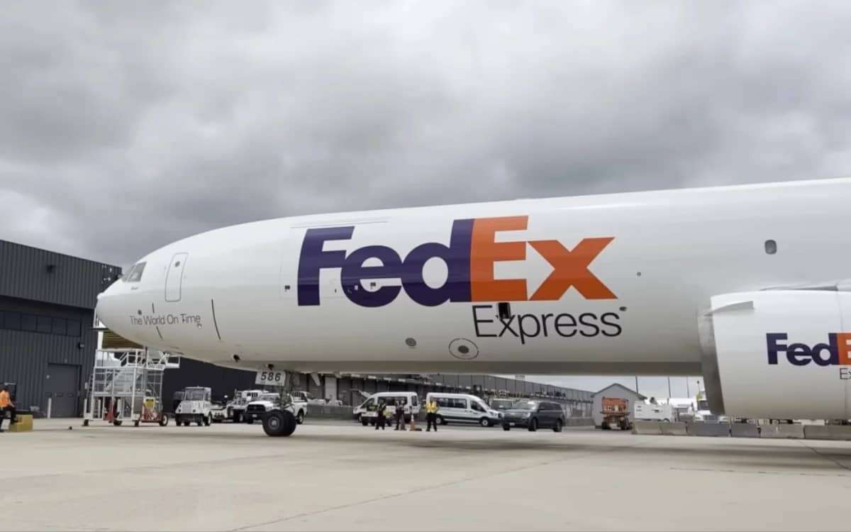 converting-a-single-passenger-plane-to-a-cargo-jet-costs-millions