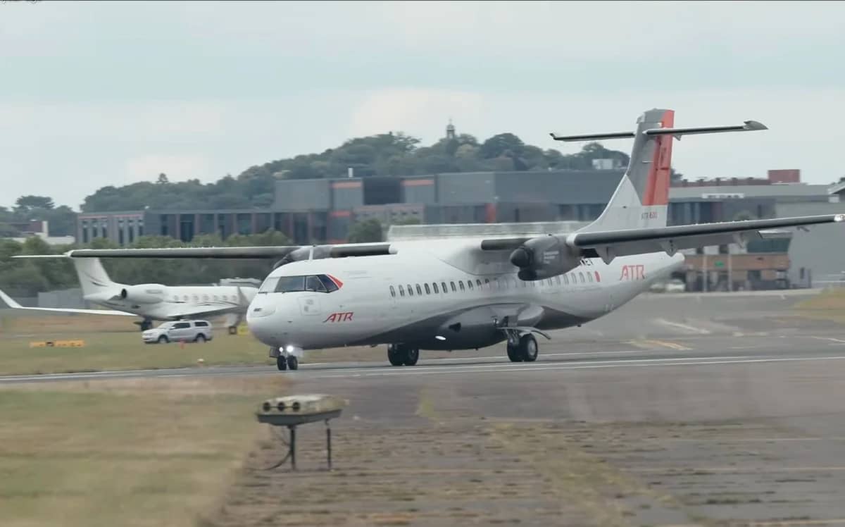 atr-72-600-pilot-pulled-off-short-landing-farnborough-airshow