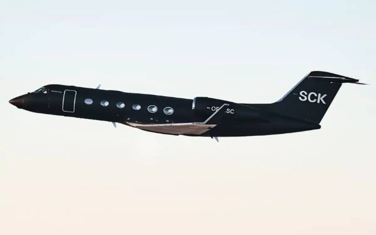 entrepreneur-sandra-corinna-kinzi-redesigns-private-jet-gulfstream-g450-in-most-unique-way-ever