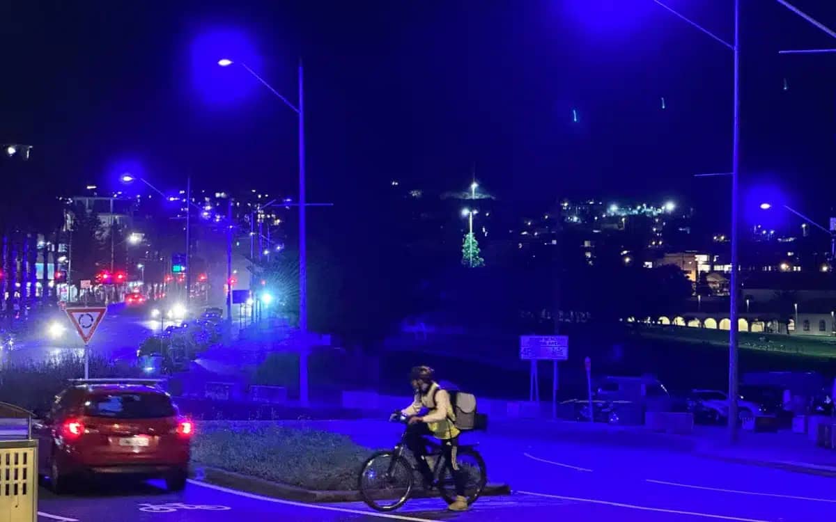 why-streetlights-in-america-are-turning-purple