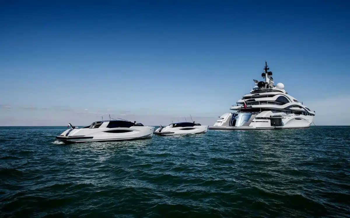 emir-of-qatars-superyacht-custom-tenders