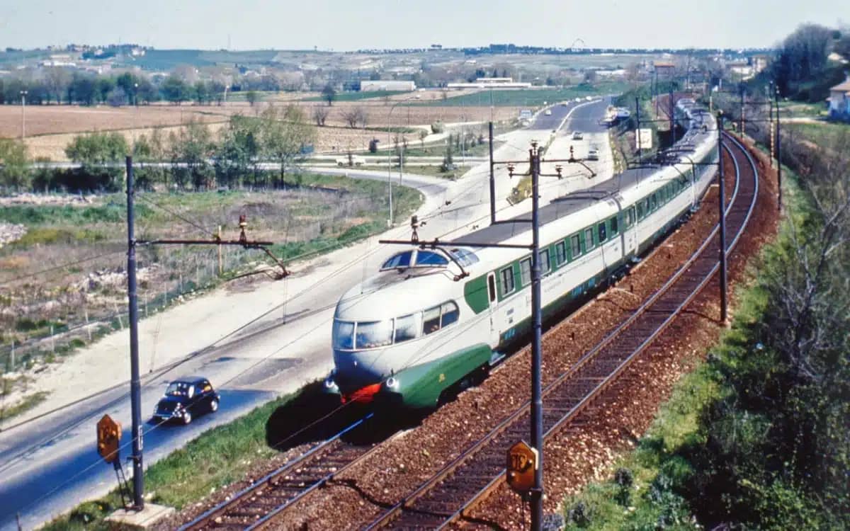 this-1950s-italian-train-settebello-was-fastest-luxury-train