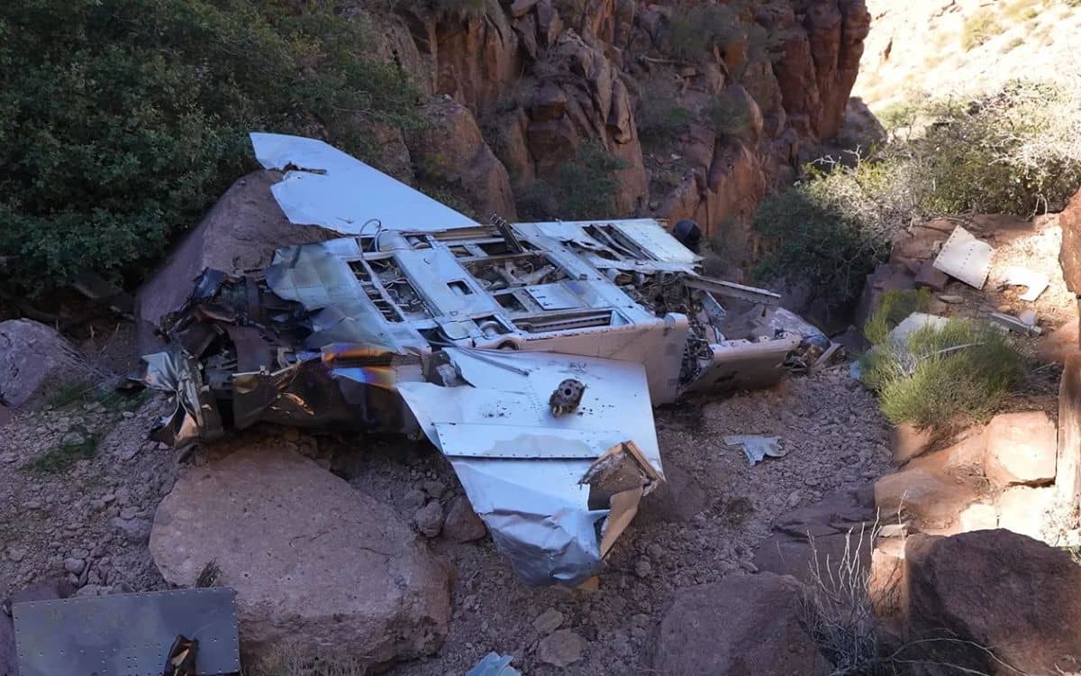 abandoned-air-force-jets-nevada-desert-10-years