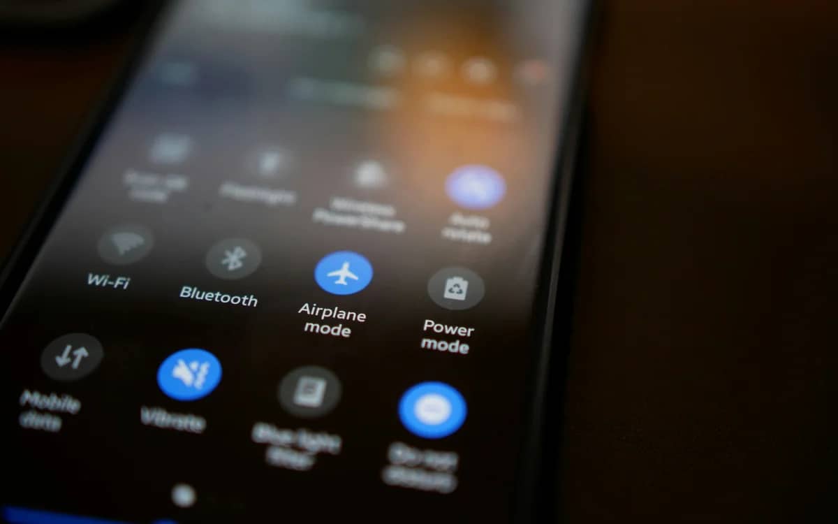 flight-attendant-reveals-need-phone-airplane-mode-when-flying