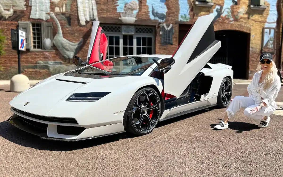 supercar-blondie-goes-full-throttle-with-bold-new-haircut