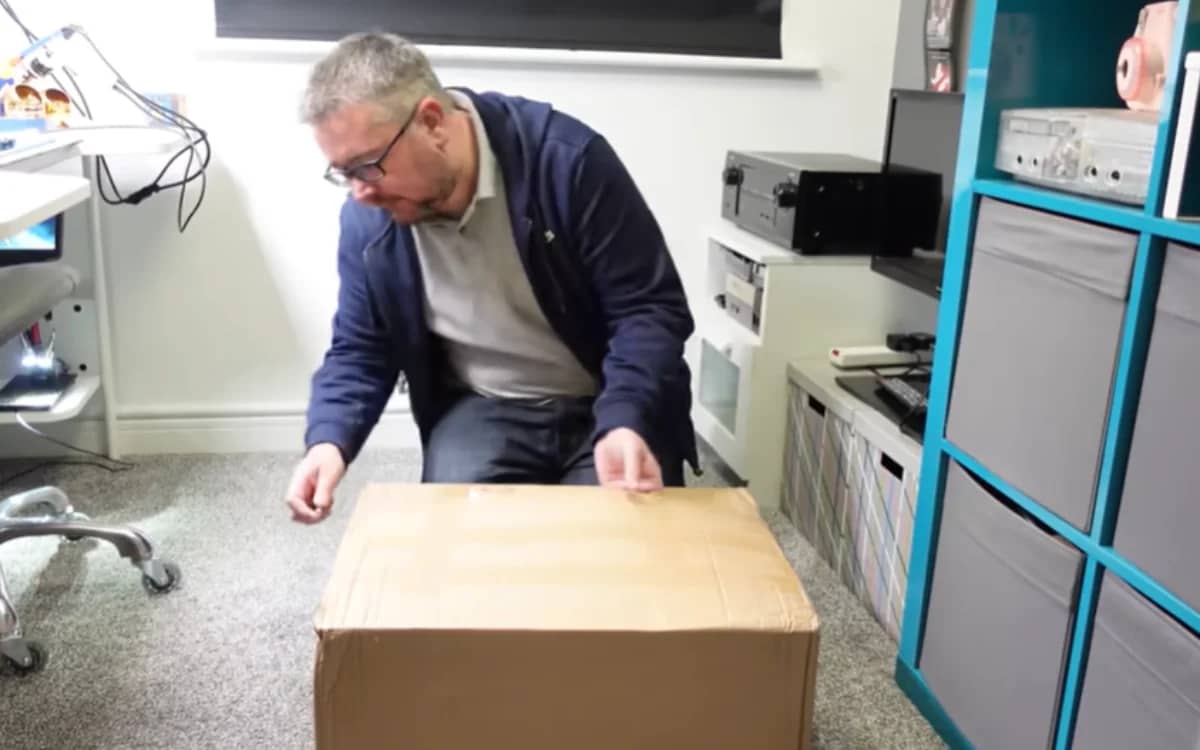 Man buys box of Amazon returns for $88 to see if he fix what's inside to turn a profit
