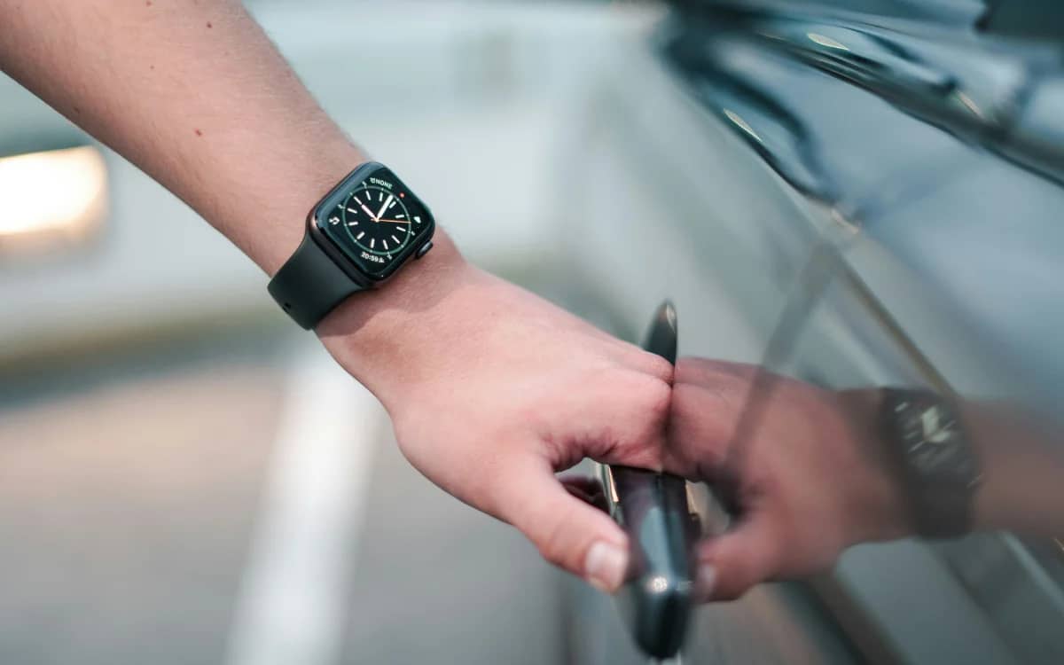 You can keep your car keys on your Apple Watch and this is how you do it