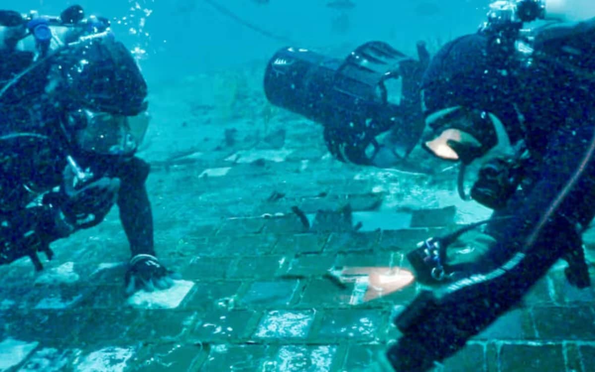 divers-looking-wreckage-bermuda-triangle-extraordinary-discovery